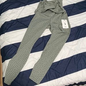 Nike Women’s Yoga Dots Twist 7/8 Capri Tights